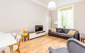 Homely And Quirky 2-Bed, 2Mins From The Meadows